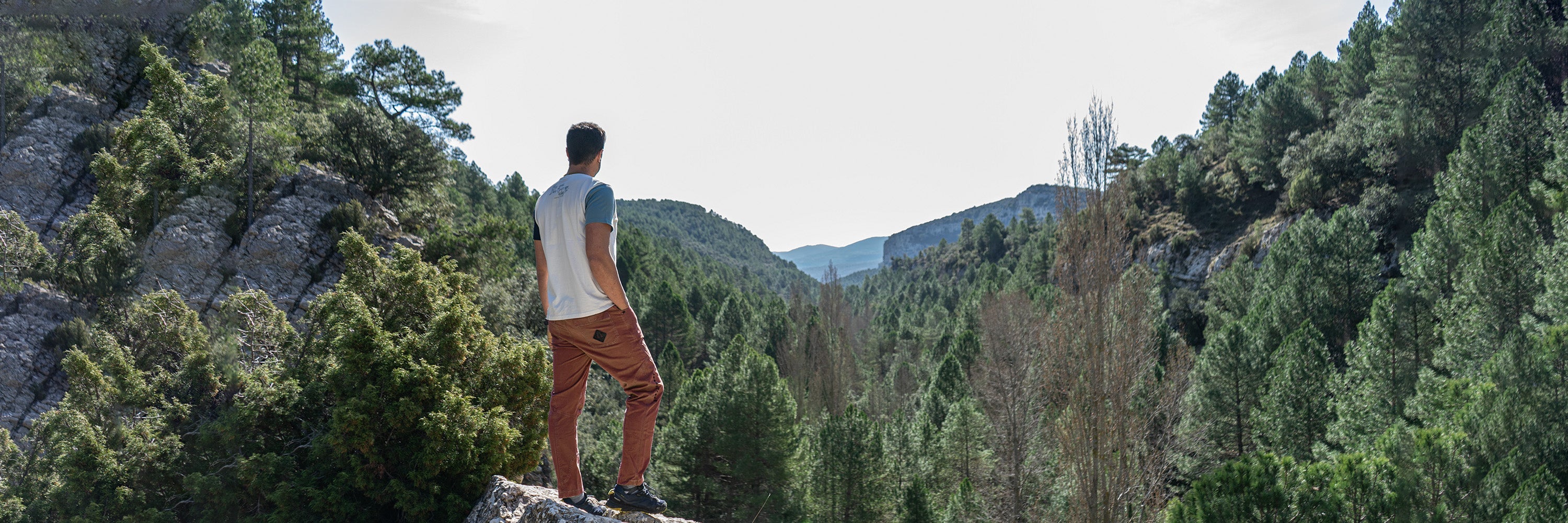 TREKKING